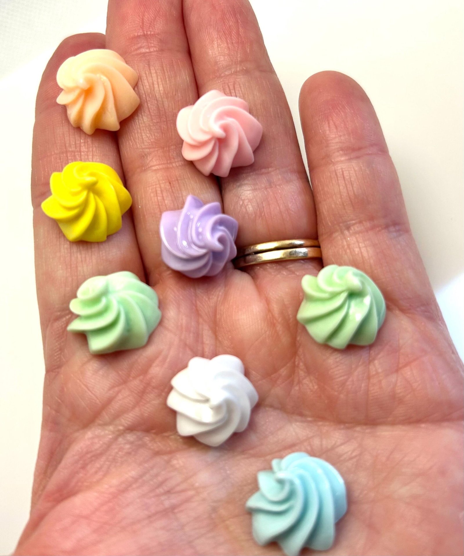 8 pastel frosting meringue Flatbacks Resins| hair bow centers | focal | fake baking | bow making | craft supplies | nonpariel candy dots
